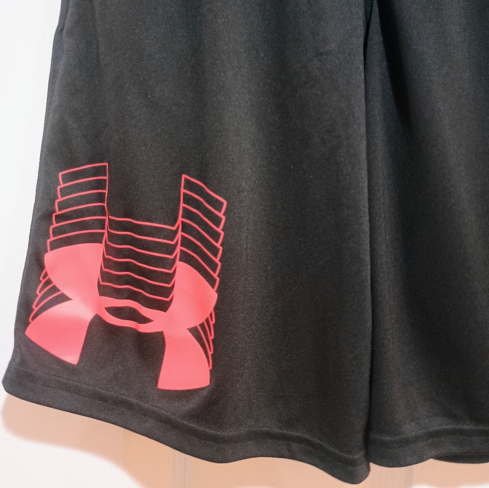 Boys Under Armour Black Athletic Basketball Shorts with Red Logo Size YXL - Picture 2 of 6